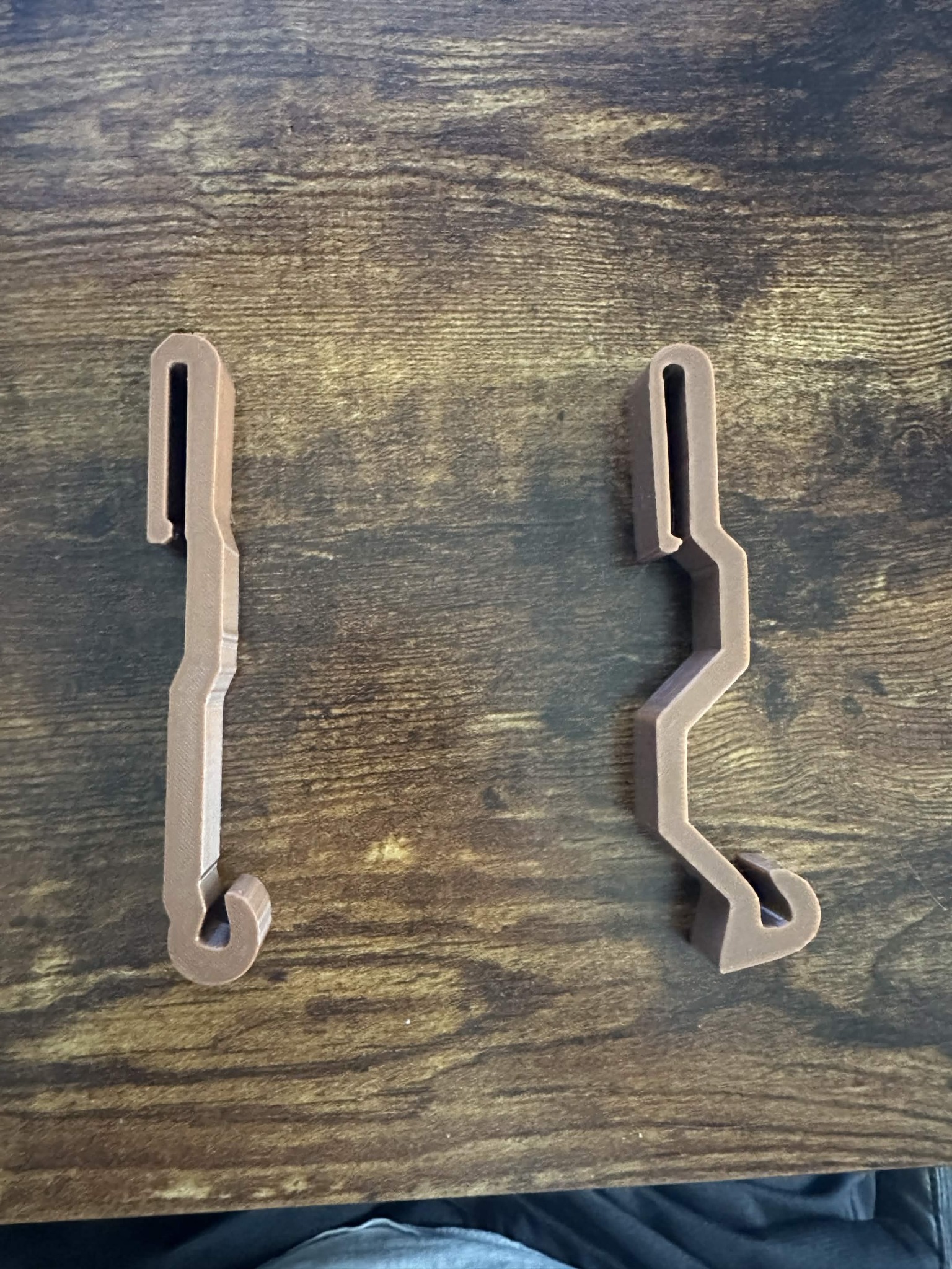 Straight and offset DIAD clips side by side